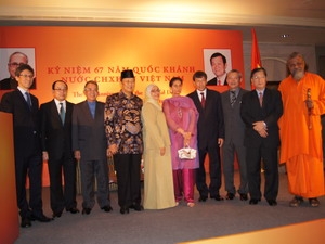 ການເຄື່ອນໄຫວສະເຫຼີມທສະຫຼອງວັນສະຖາປະນາສ.ສຫວຽດນາມ ຢູ່ລາວ ແລະ ອິນເດຍ